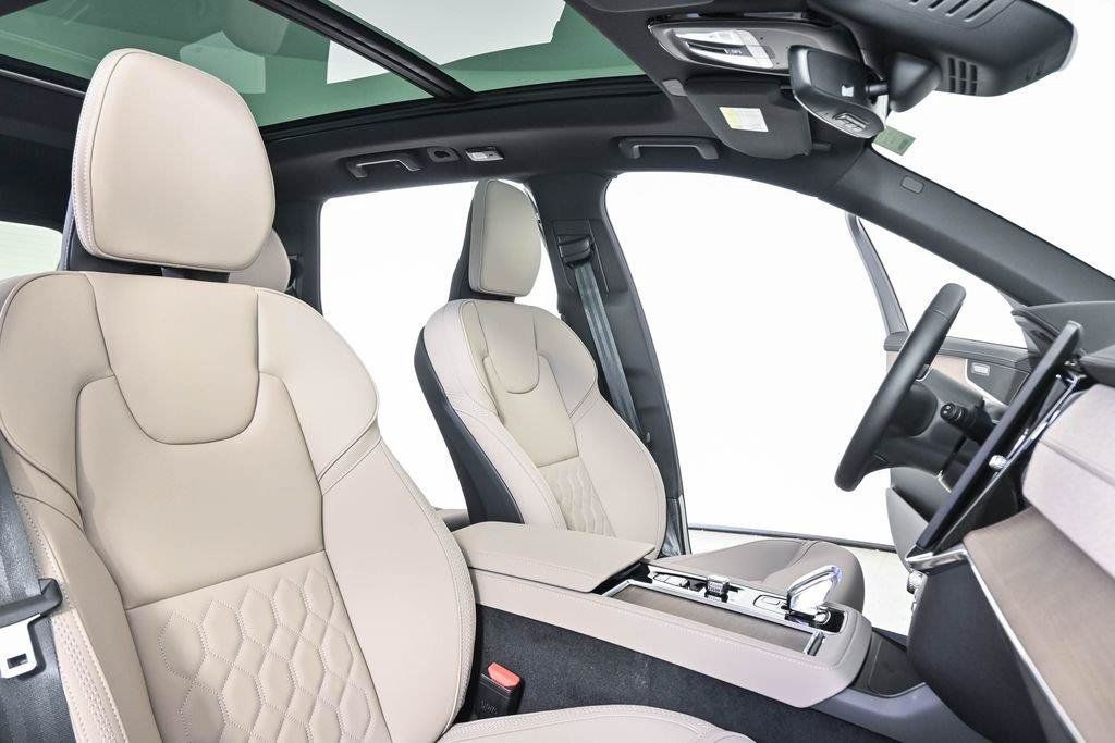 New 2026 Volvo XC90 T8 Core w/ Protection Package AWD/4WD image 21
