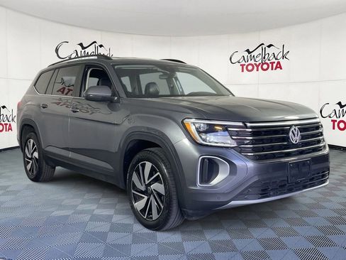 Used 2025 Volkswagen Atlas SE image 3
