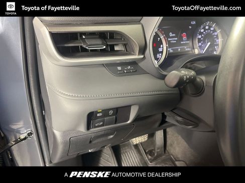 Used 2023 Toyota Highlander XLE AWD/4WD image 28