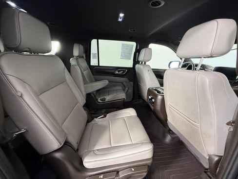 Used 2023 GMC Yukon XL SLT AWD/4WD image 16