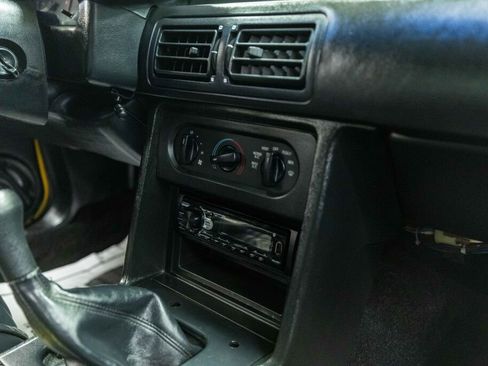 Used 1993 Ford Mustang LX image 12