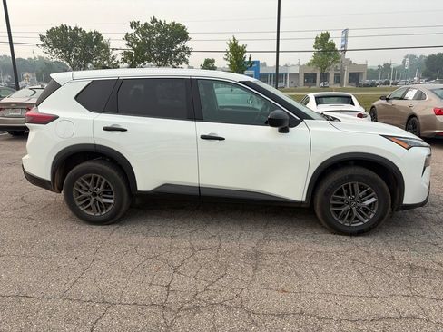 Used 2024 Nissan Rogue S FWD image 4