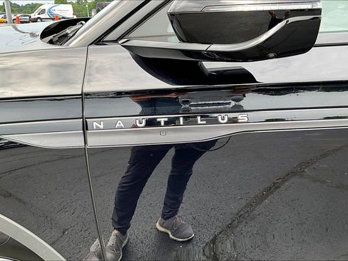 New 2026 Lincoln Nautilus Premier w/ Jet Appearance Package AWD/4WD image 9