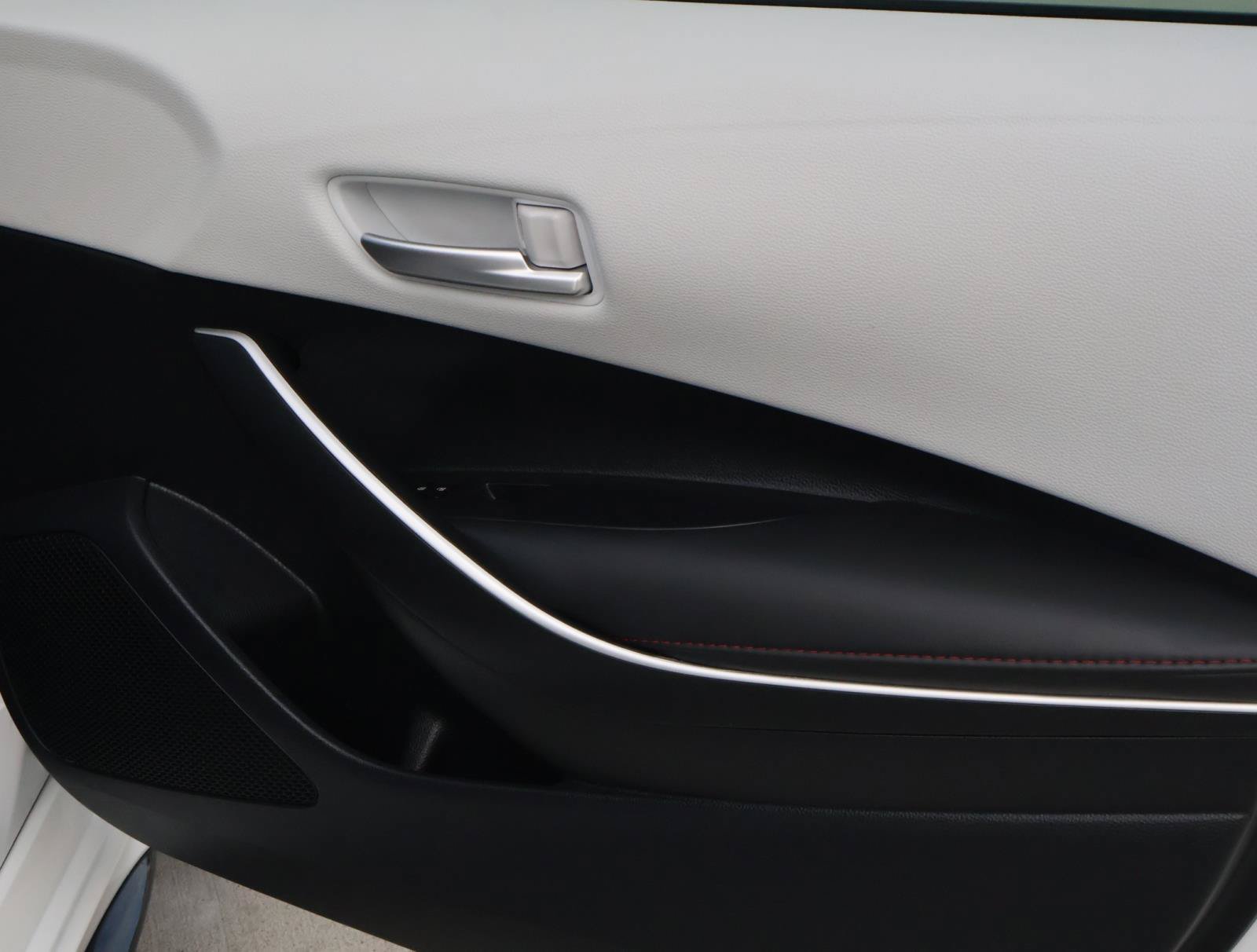 Used 2025 Toyota Corolla SE FWD image 15