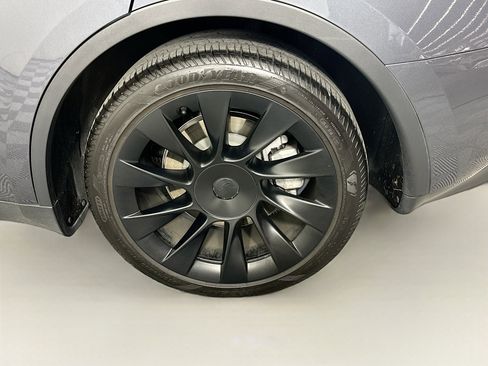 Used 2023 Tesla Model Y 2WD image 11