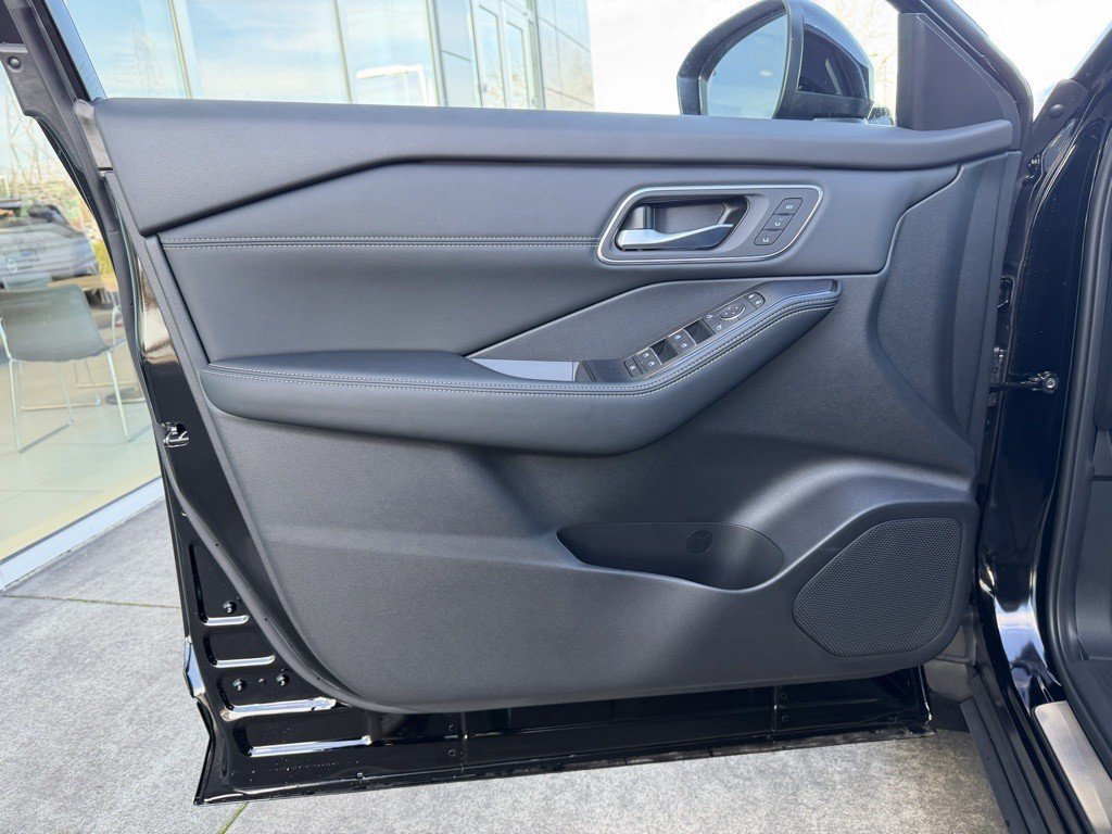 New 2026 Nissan Rogue Platinum w/ Tech Package AWD/4WD image 16