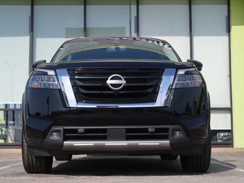Used 2022 Nissan Pathfinder SL w/ SL Premium Package FWD image 3