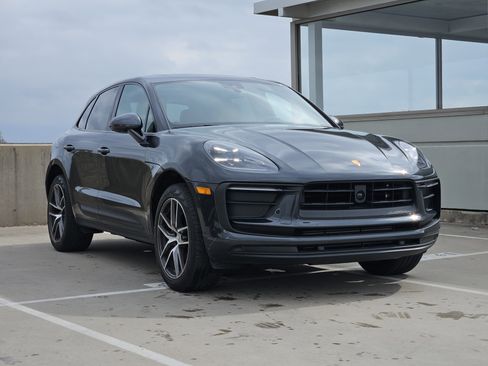 Certified 2025 Porsche Macan image 10
