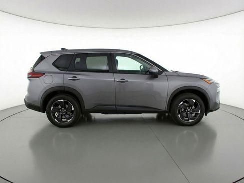 Used 2025 Nissan Rogue SV image 11