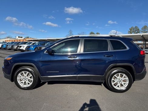 Used 2016 Jeep Cherokee Latitude w/ Cold Weather Group image 2