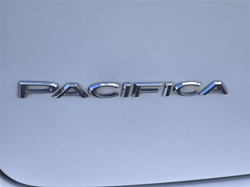 Used 2017 Chrysler Pacifica Limited FWD image 10