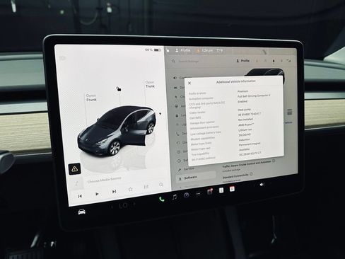 Used 2023 Tesla Model Y Long Range AWD/4WD image 34