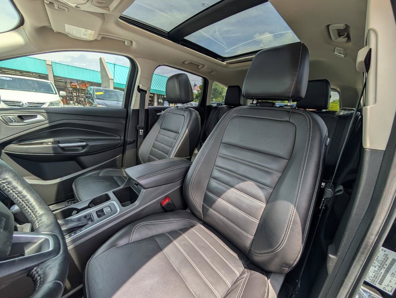 Used 2017 Ford Escape Titanium AWD/4WD image 17