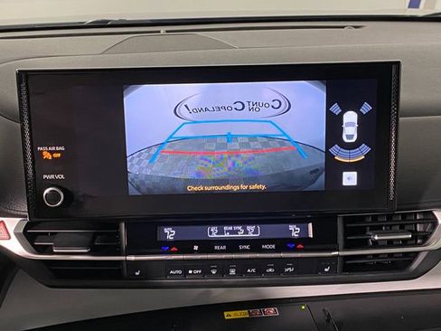 Used 2025 Toyota Sienna XLE w/ XLE Plus Package image 18