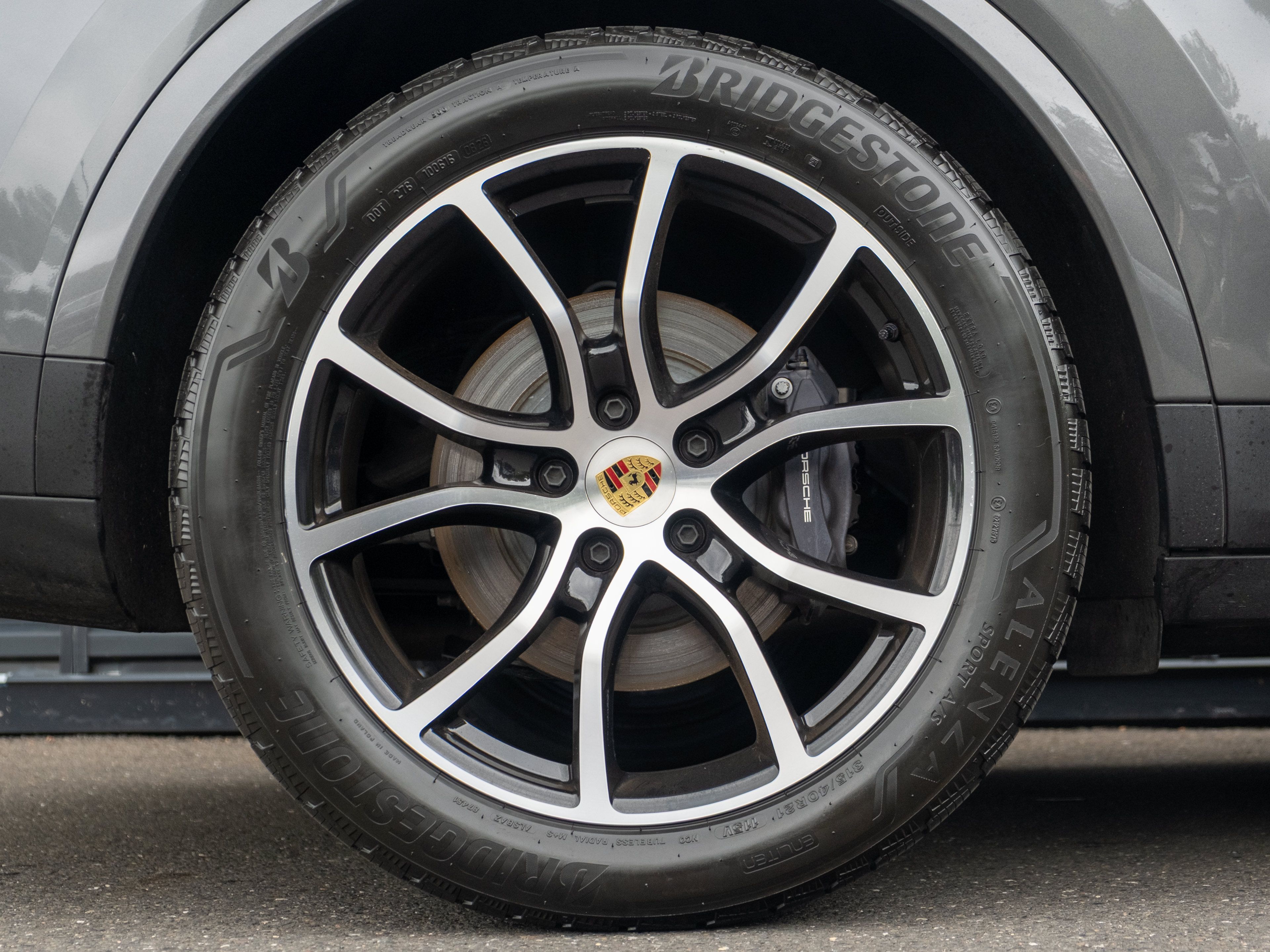 Used 2024 Porsche Cayenne Coupe AWD/4WD image 14