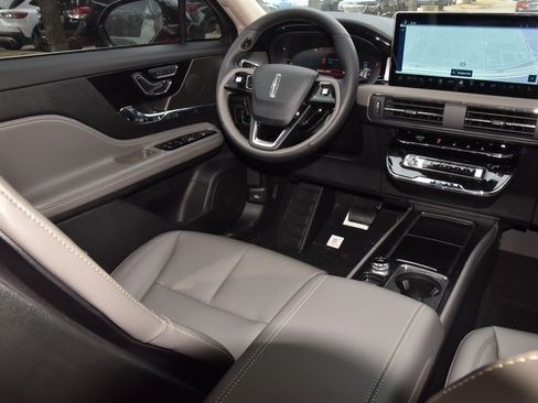 New 2026 Lincoln Corsair Premiere image 15