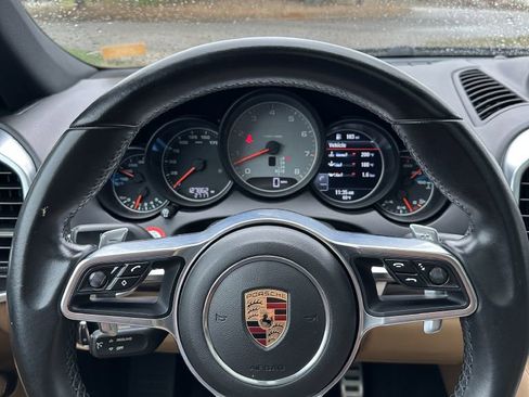 Used 2016 Porsche Cayenne S image 21