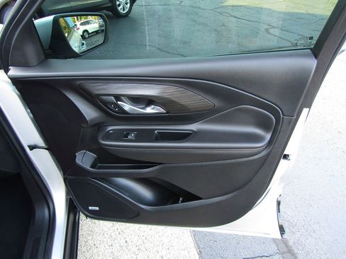 Used 2022 GMC Terrain SLT w/ Infotainment Package II image 29