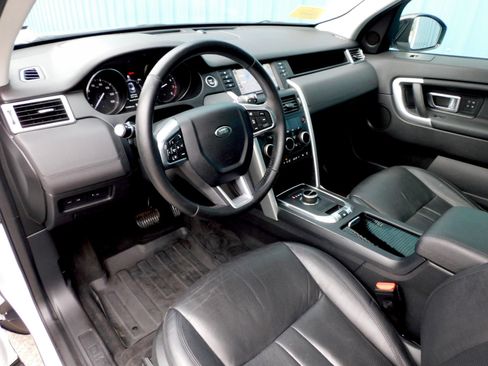 Used 2018 Land Rover Discovery Sport HSE image 13