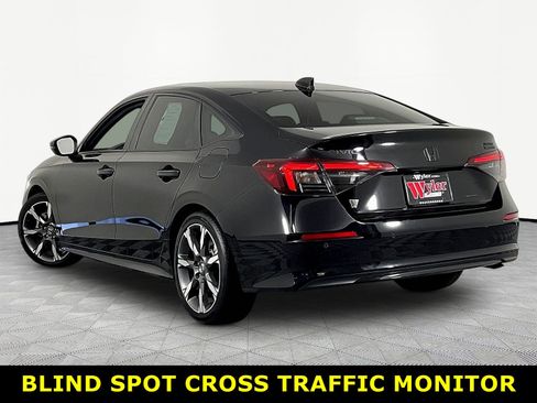 Used 2025 Honda Civic Sport image 4