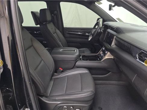 Used 2023 GMC Yukon Denali w/ Advanced Technology Package AWD/4WD image 13