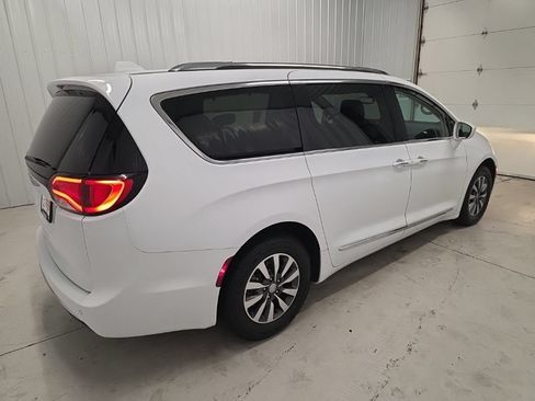 Used 2020 Chrysler Pacifica Touring-L Plus FWD image 6