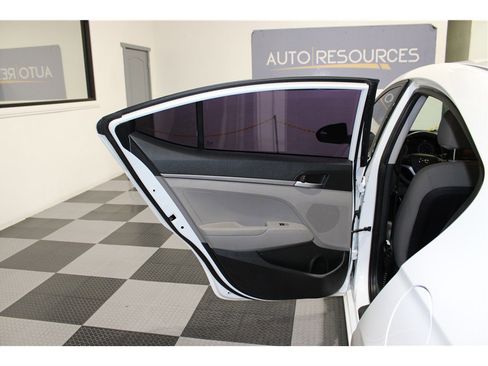 Used 2017 Hyundai Elantra SE image 13