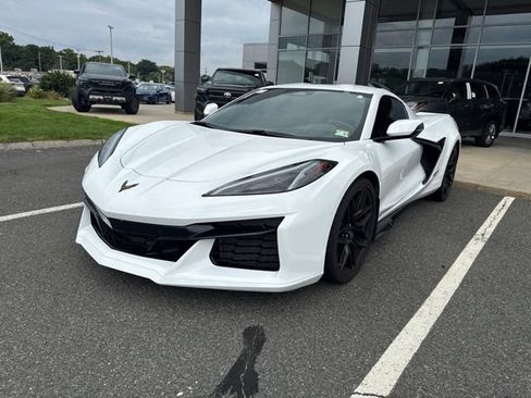 Used 2024 Chevrolet Corvette Z06 RWD image 3