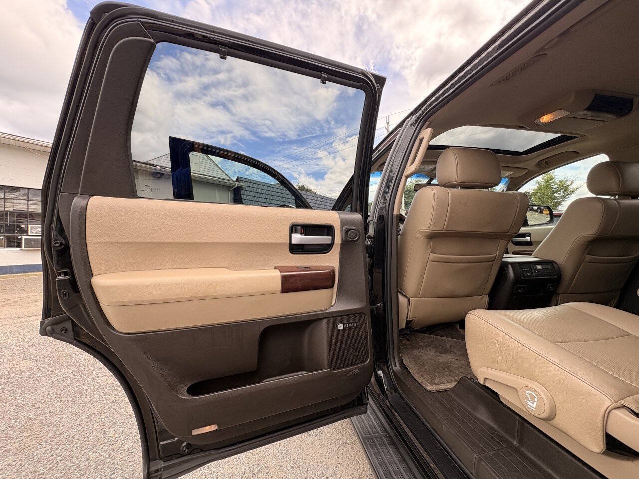 Used 2011 Toyota Sequoia Platinum AWD/4WD image 17
