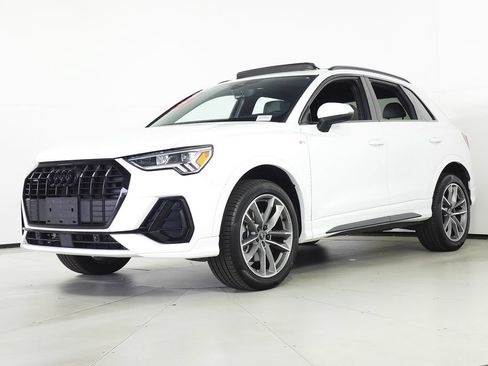 Used 2023 Audi Q3 2.0T Premium w/ Black Optic Sport Package AWD/4WD image 2