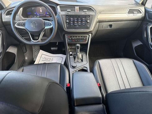 Used 2023 Volkswagen Tiguan SE w/ Panoramic Sunroof Package AWD/4WD image 17