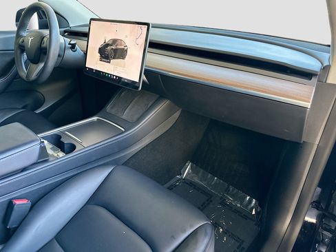 Used 2022 Tesla Model Y Long Range AWD/4WD image 28