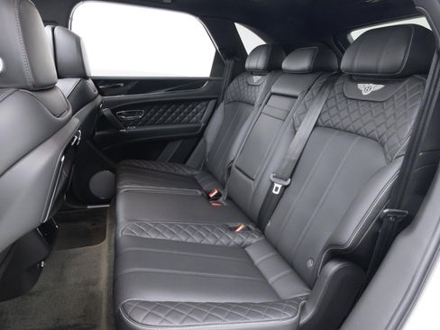 Used 2017 Bentley Bentayga AWD/4WD image 40