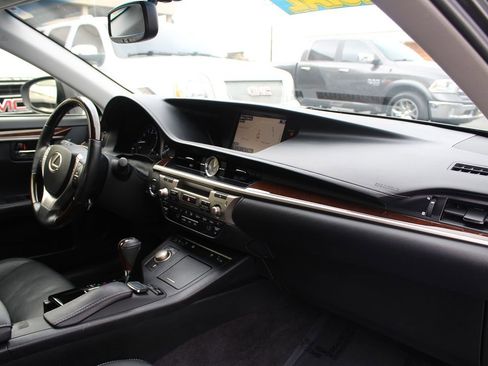 Used 2015 Lexus ES 350 w/ Luxury Package image 21