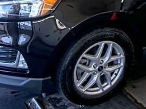 Used 2024 Ford Edge SEL w/ Convenience Package image 7