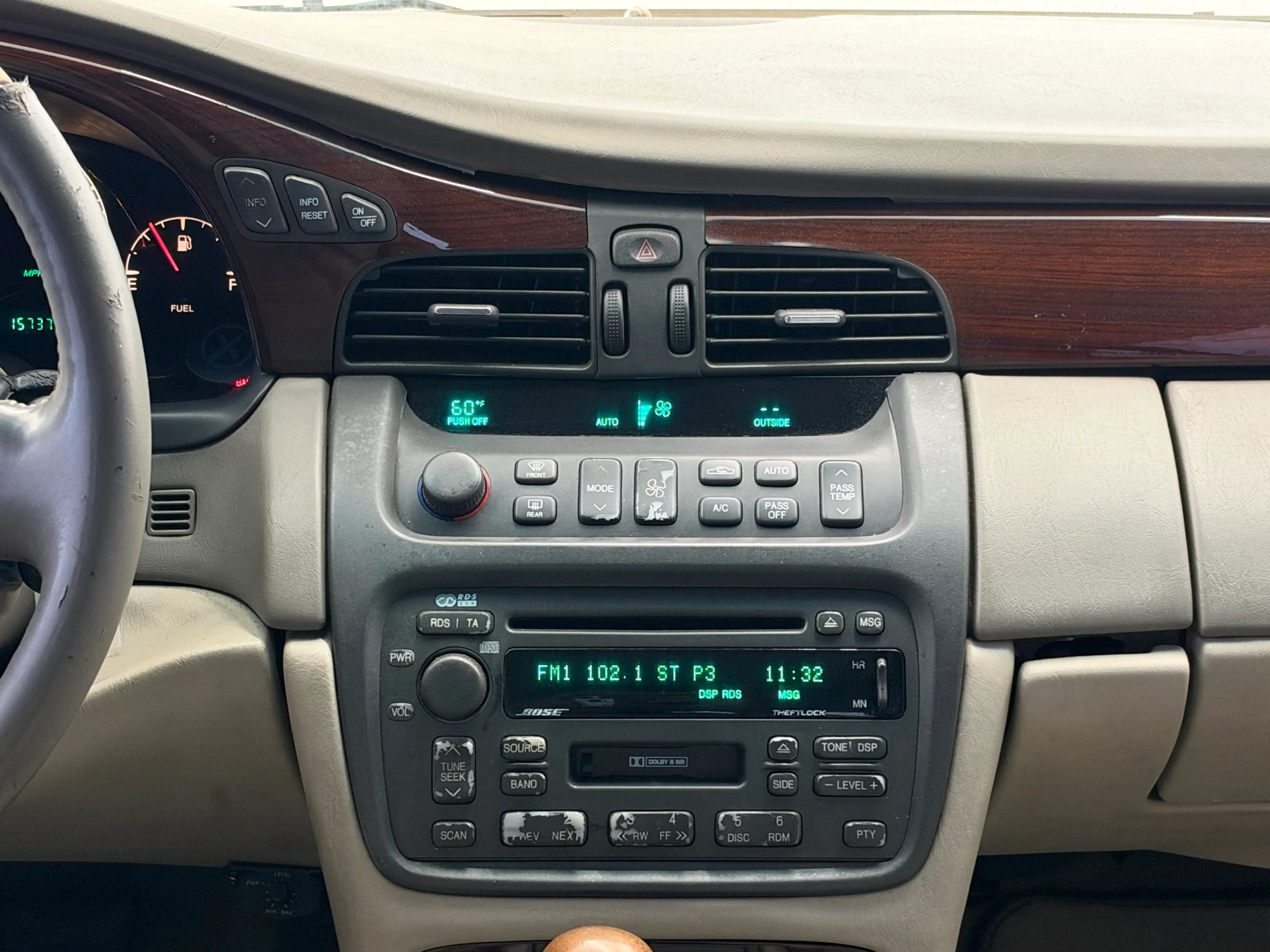 Used 2004 Cadillac De Ville DTS w/ Equipment Group FWD image 18