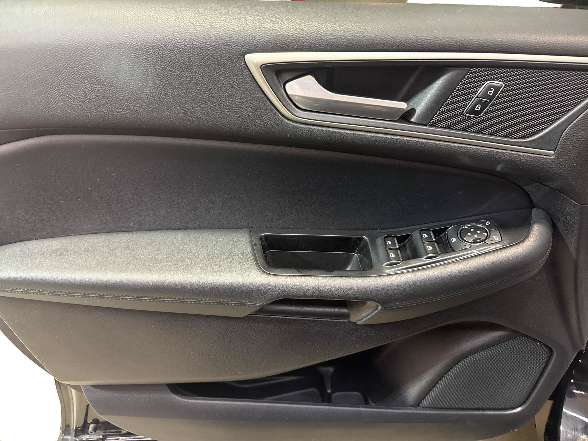 Used 2019 Ford Edge SEL w/ Equipment Group 201A AWD/4WD image 11