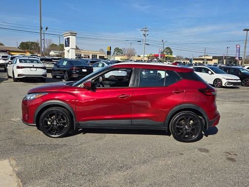 Used 2022 Nissan Kicks SV image 4