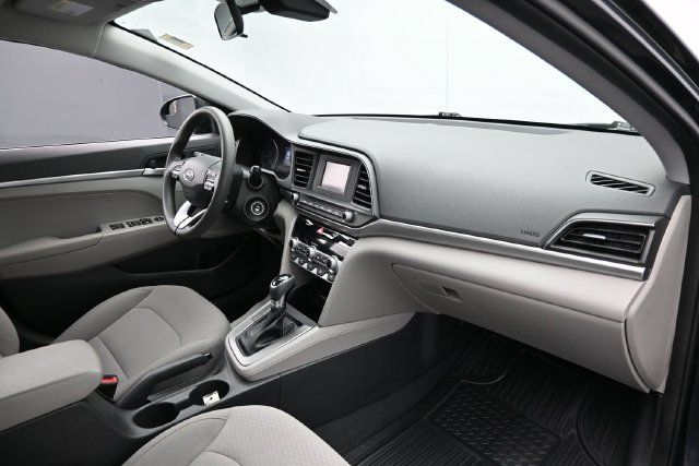 Used 2020 Hyundai Elantra SE FWD image 29
