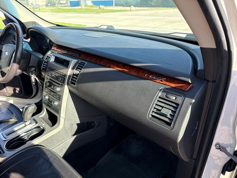 Used 2009 Ford Flex Limited image 32