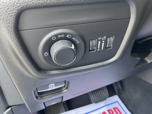 Used 2024 Jeep Grand Cherokee L Laredo w/ Luxury Tech Group I AWD/4WD image 17