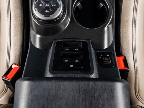 Used 2023 Ford Bronco Wildtrak image 29