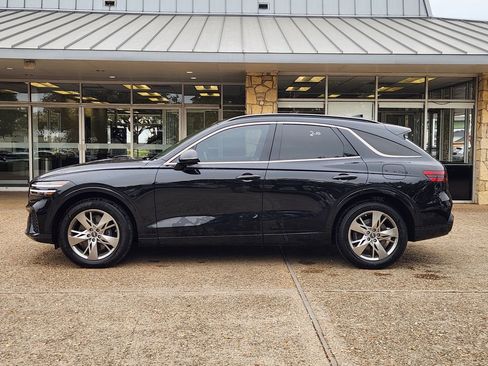 Used 2025 Genesis GV70 3.5T Sport image 4