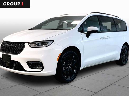 Used 2023 Chrysler Pacifica Touring-L w/ S Appearance Package image 1