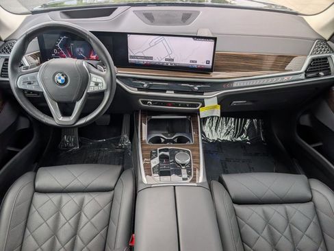 Used 2025 BMW X7 xDrive40i w/ Parking Assistance Package AWD/4WD image 19