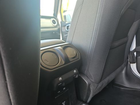Used 2020 Jeep Wrangler Unlimited Sahara AWD/4WD image 32