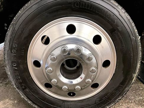 Used 2022 Ford F450 Platinum w/ FX4 Off-Road Package image 8