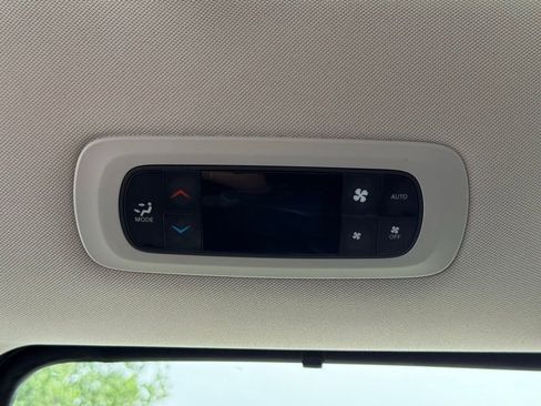 Used 2023 Chrysler Pacifica Touring-L FWD image 51