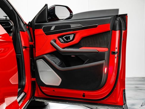 Used 2020 Lamborghini Urus image 95