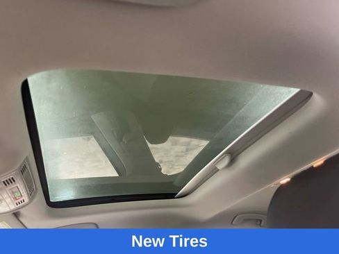 Used 2025 Volkswagen Jetta SE FWD image 21